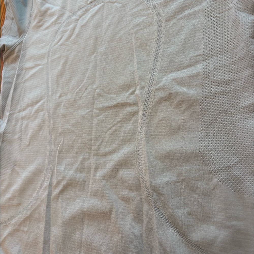 Lululemon Light Blue Swiftly Tech Tee 8 Discoloration Read - Picture 9 of 10